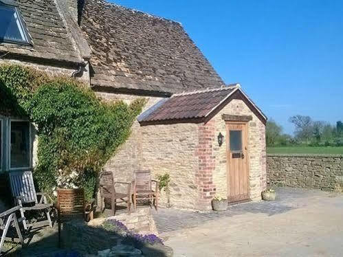 Battens Farm Cottages - B&B And Self-Catering Accommodation Yatton Keynell Esterno foto